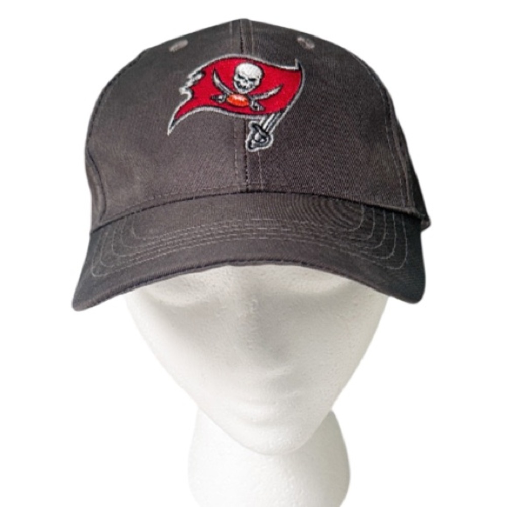 Tampa Bay Buccaneers NFL gray embroidered logo baseball hat one size
